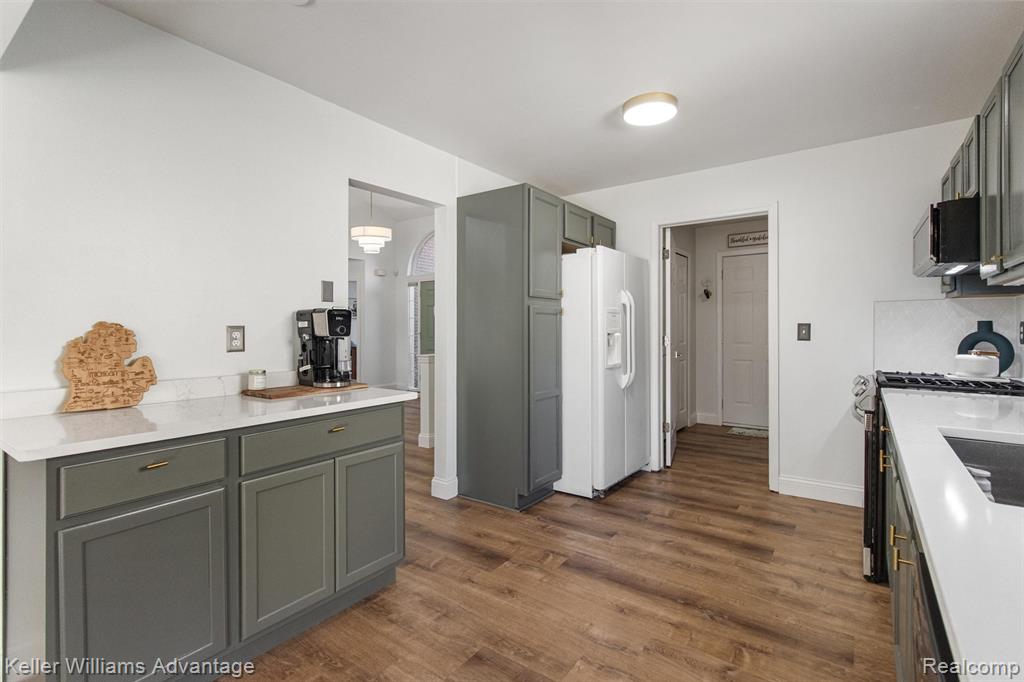 651 Woodhaven Drive, 57, Commerce Twp, MI 48390 — Photo 14