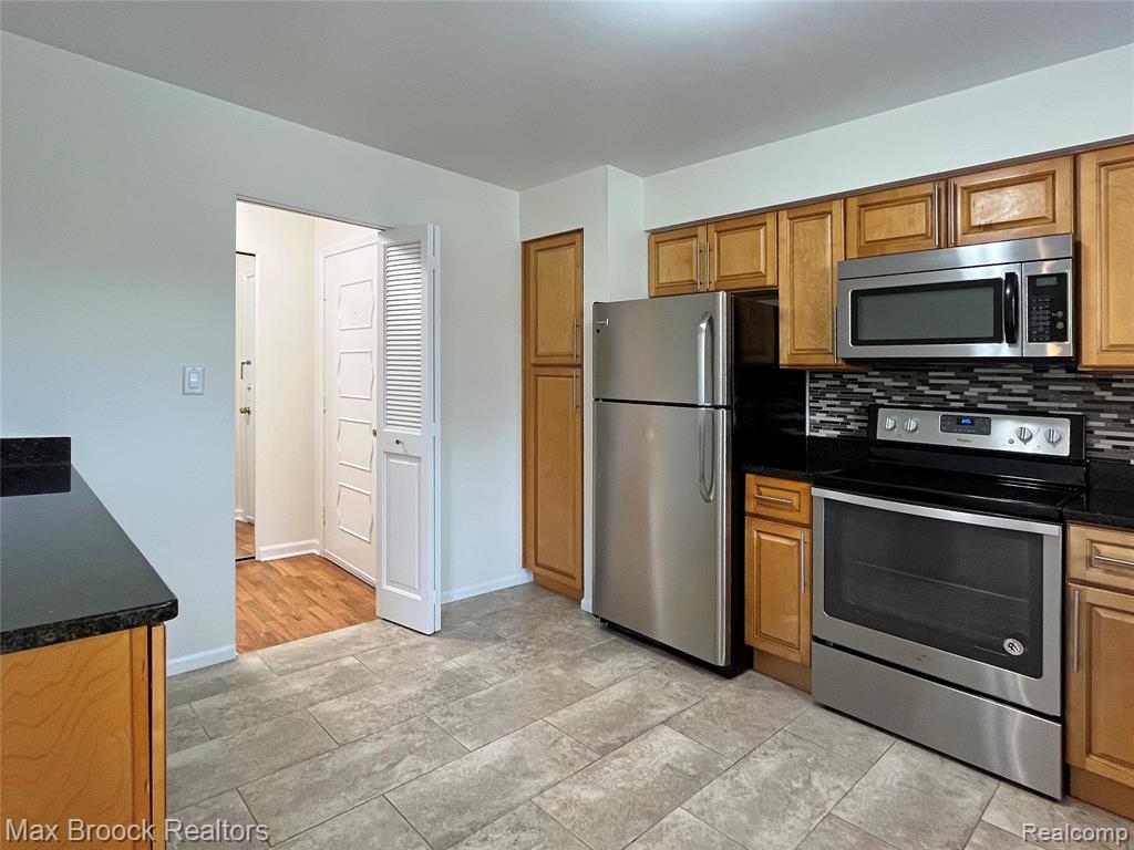801 W LONG LAKE Road, A-4, Bloomfield Hills, MI 48302 — Photo 10