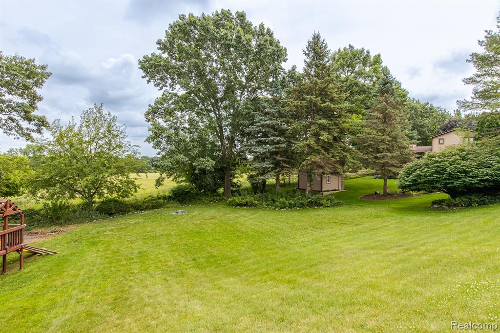 9618 Ridge Top Trail, Clarkston, MI 48348 — Photo 30