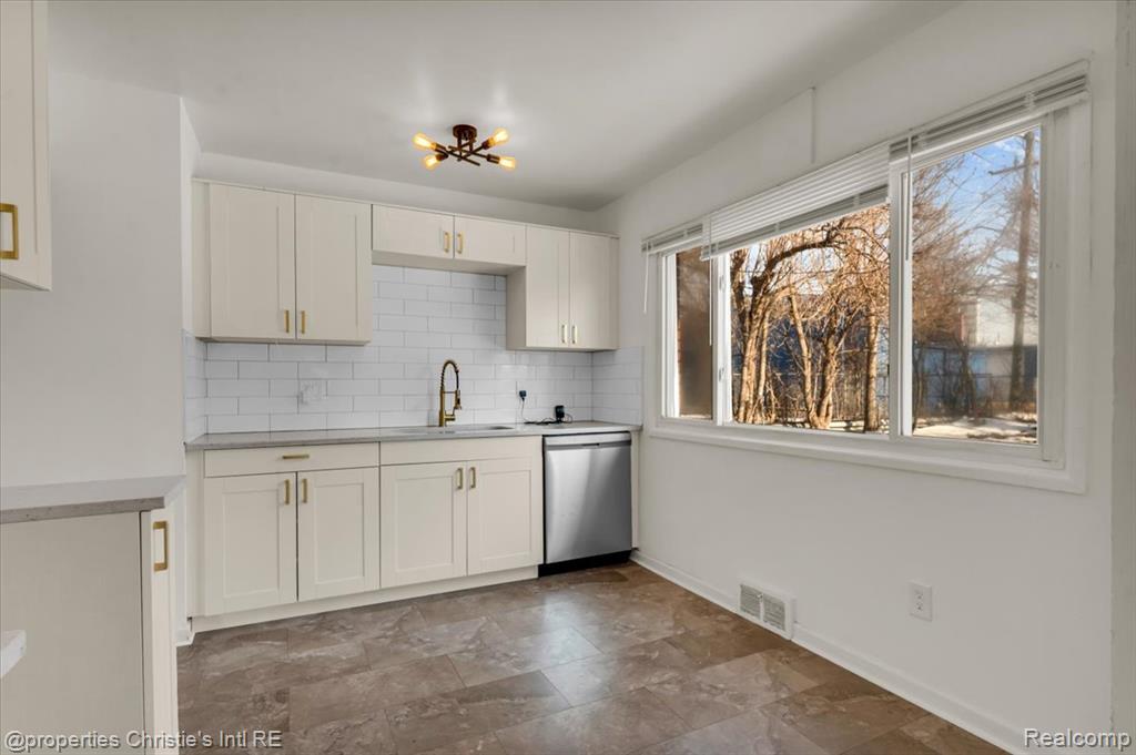 20574 Rutherford Street, Detroit, MI 48235 — Photo 9