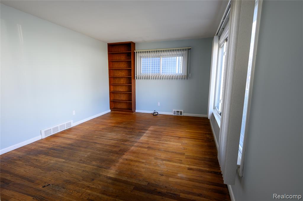 23776 Vassar Avenue, Hazel Park, MI 48030 — Photo 9