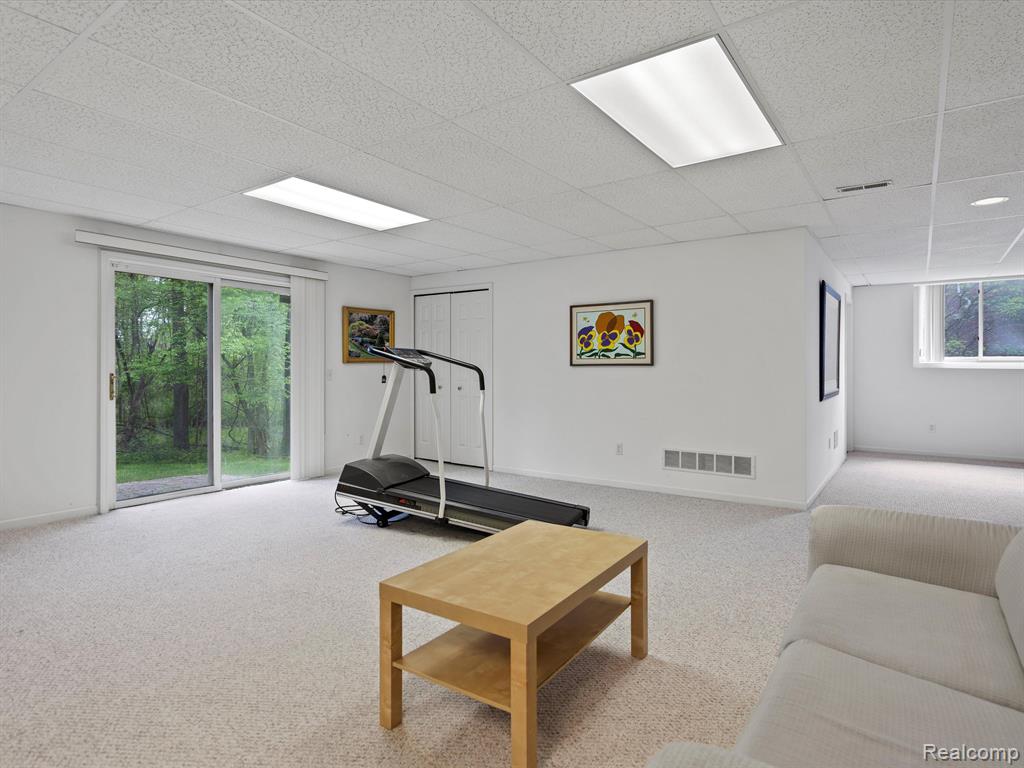 6671 CHELSEA, West Bloomfield, MI — Photo 27
