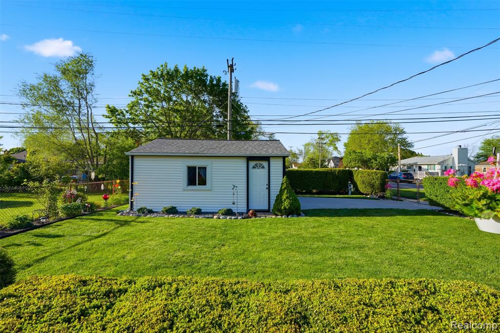 31710 Maplewood Street, Garden City, MI — Photo 31