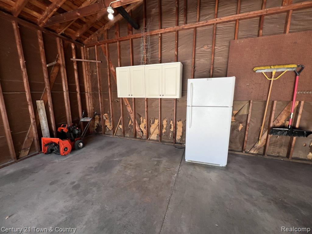 697 E ANNABELLE Avenue, Hazel Park, MI 48030 — Photo 31