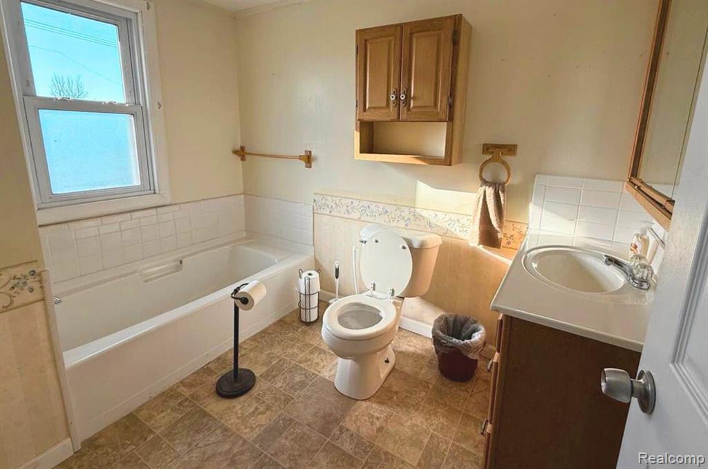 619 BENTLEY Drive, Monroe, MI 48162 — Photo 10
