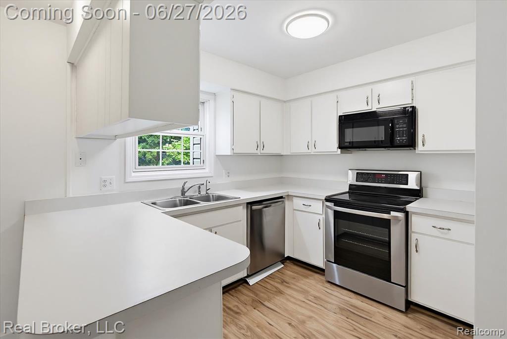 8320 Hillpoint Drive, Brighton, MI 48116 — Photo 12