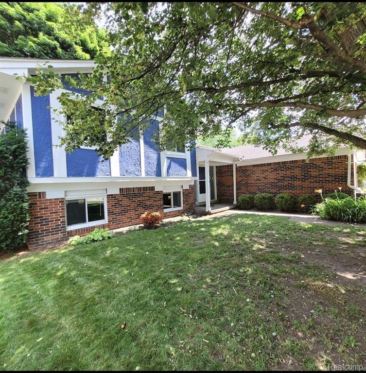 5518 FOX CHASE Lane, Clarkston, MI — Photo 2