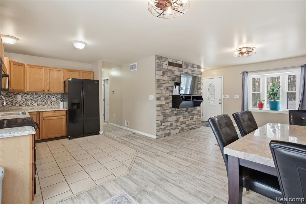 6522 Riverdale Road, Whitmore Lake, MI 48189 — Photo 5