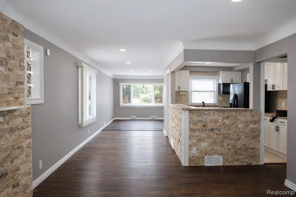 8373 McKinley, Center Line, MI 48015 — Photo 8
