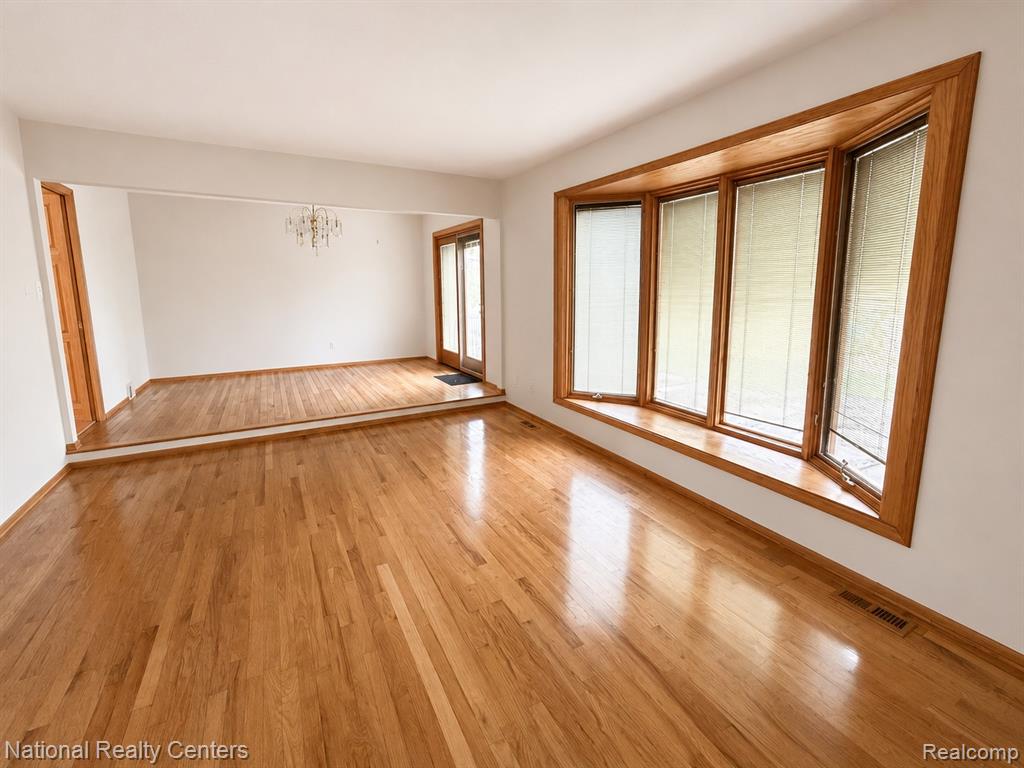 2182 Yorktown Drive, Ann Arbor, MI 48105 — Photo 8