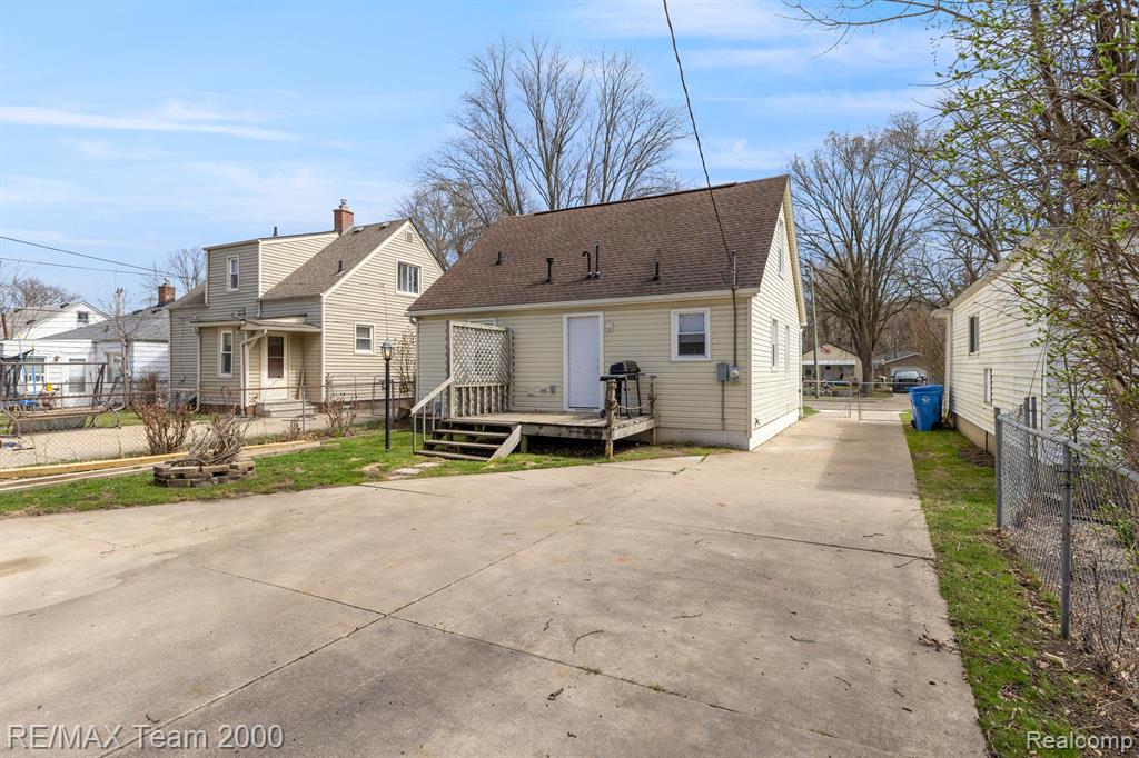 4540 FLEMING Street, Dearborn Heights, MI 48125 — Photo 27