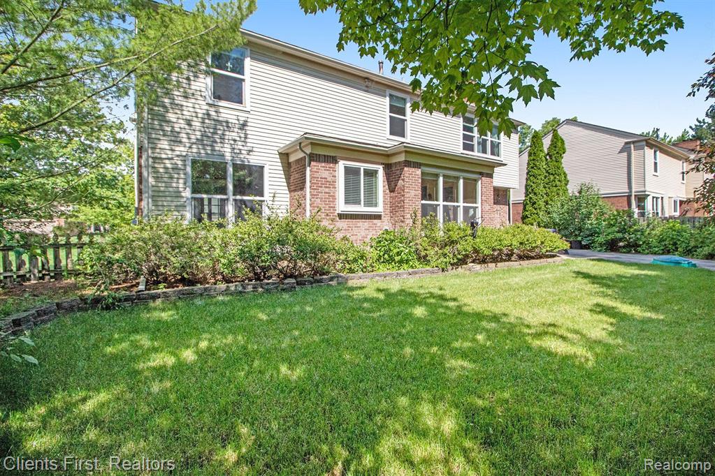 7140 OAKLEAF Court, Canton, MI 48187 — Photo 34