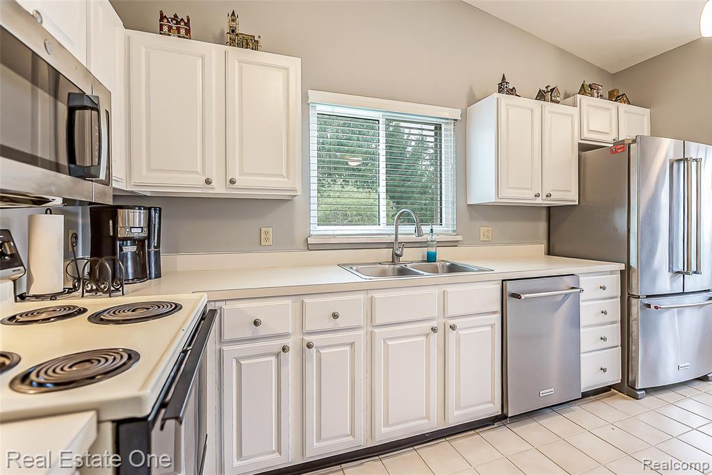 62511 Raleigh Court, 6, South Lyon, MI 48178 — Photo 6