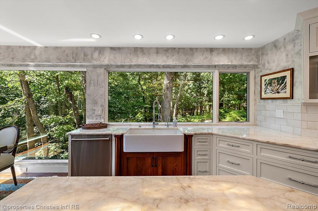 4647 Private Lake Drive, Bloomfield Hills, MI 48301 — Photo 17