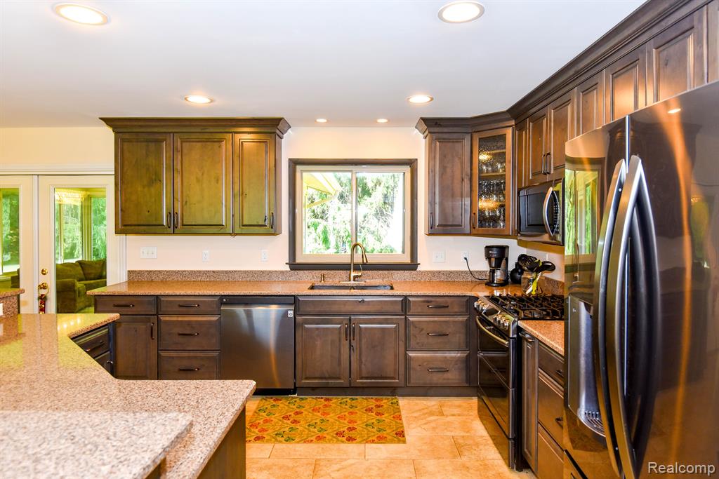 9245 PINE KNOB Road, Clarkston, MI 48348 — Photo 18