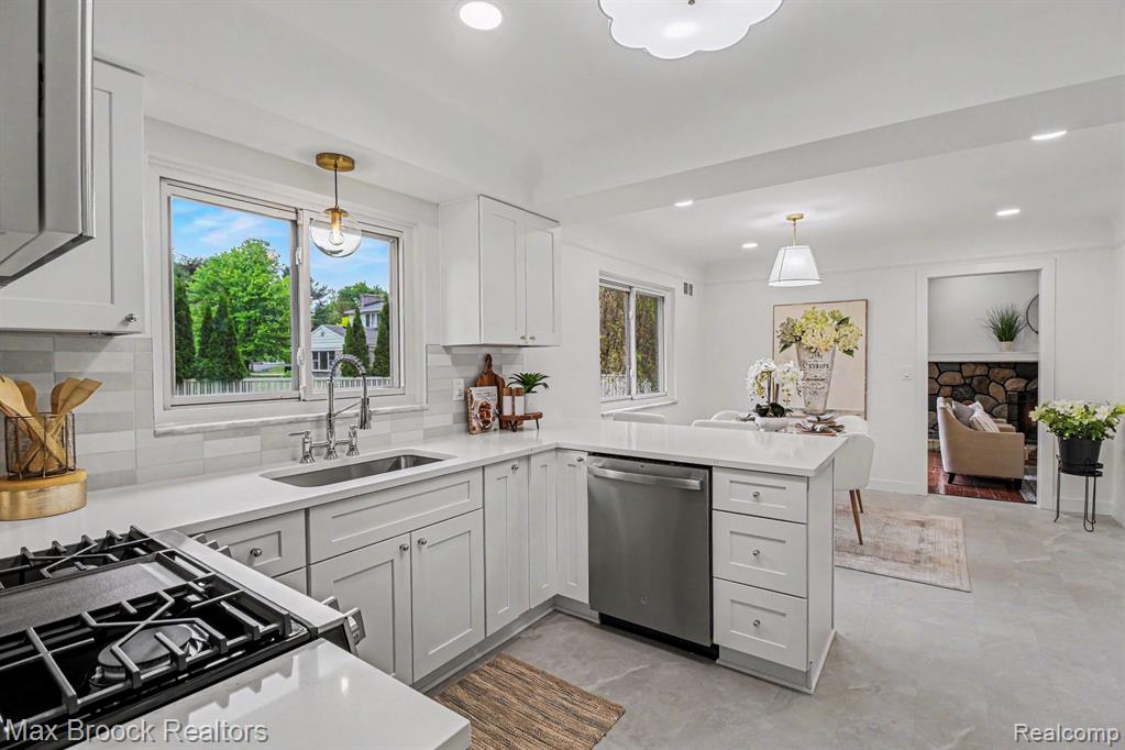 2808 Donegal Drive, Troy, MI 48098 — Photo 14