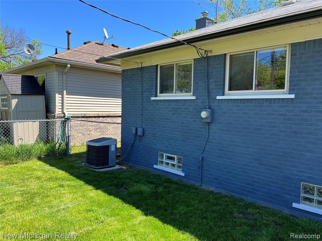4002 McKinley Street, Dearborn Heights, MI 48125 — Photo 4