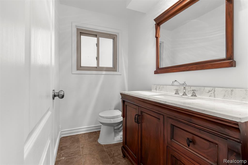 8895 Lenore Ave, Redford, MI 48239 — Photo 17