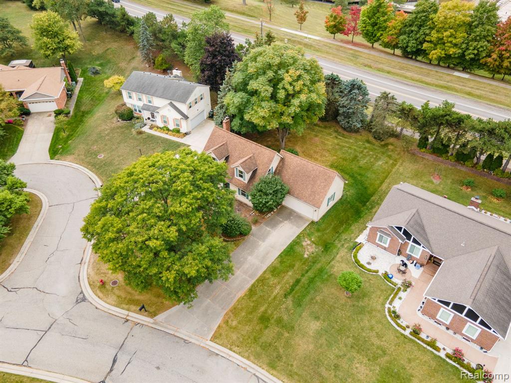 906 Dahlia Lane, Rochester Hills, MI 48307 — Photo 33