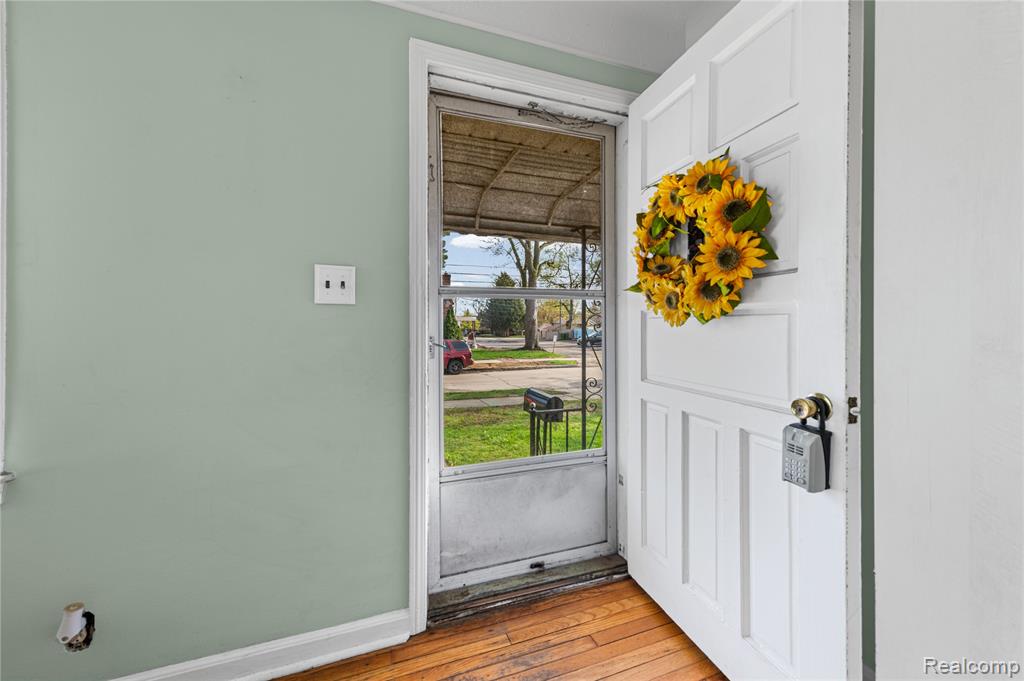 527 E Sunnybrook Drive, Royal Oak, MI 48073 — Photo 2
