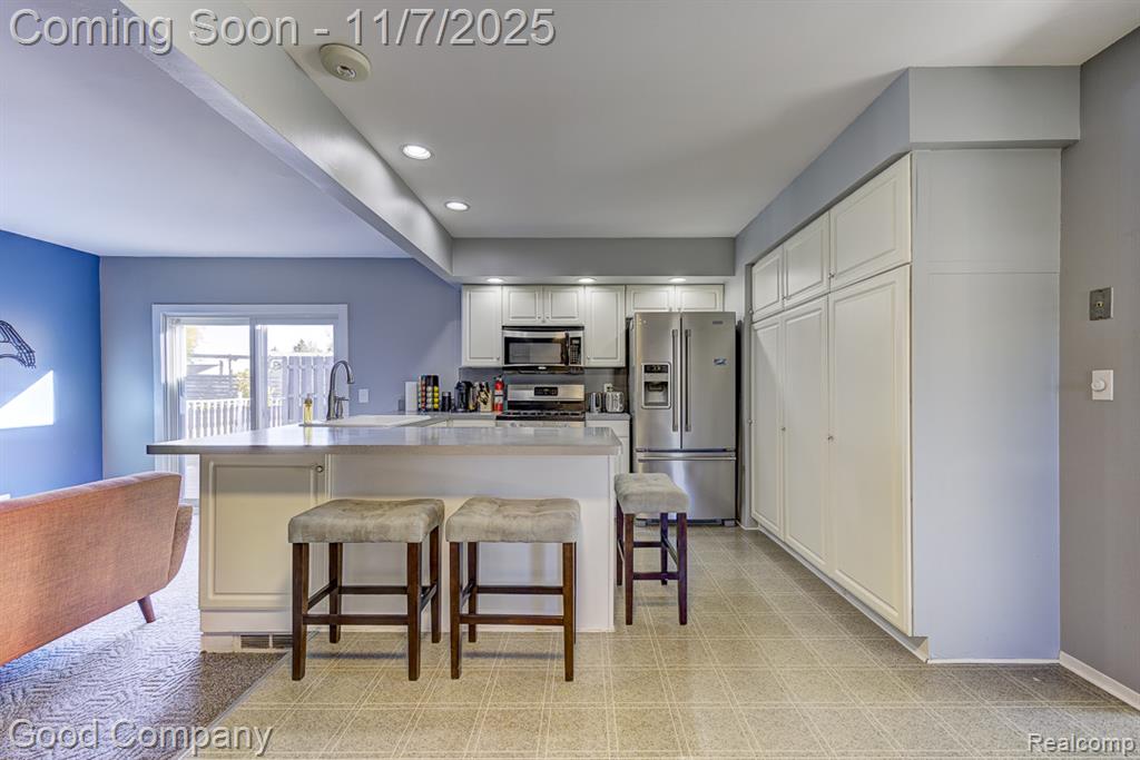 583 Manchester Street, Madison Heights, MI 48071 — Photo 8