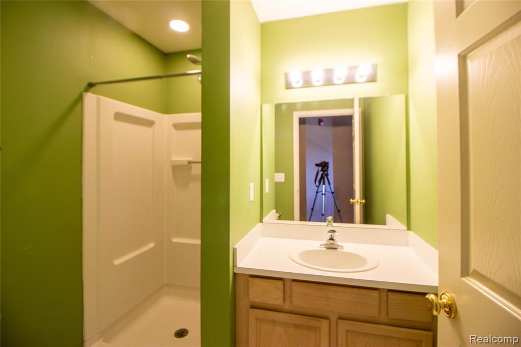 29294 W Glenoaks, Farmington Hills, MI 48334 — Photo 12