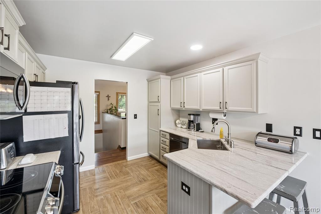 493 Cloverview Lane, Howell, MI 48843 — Photo 15