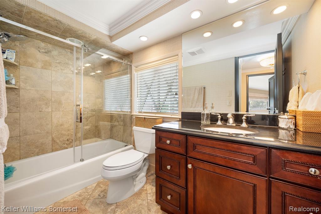 839 COOK Road, Grosse Pointe Woods, MI 48236 — Photo 25