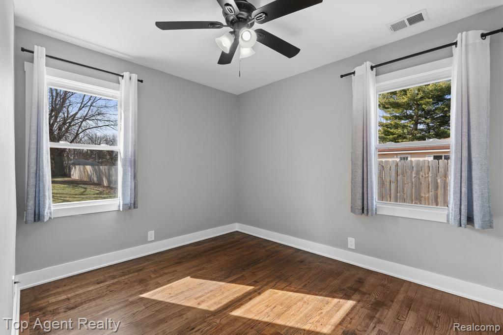 8608 Grace st Street, Shelby Twp, MI 48317 — Photo 16