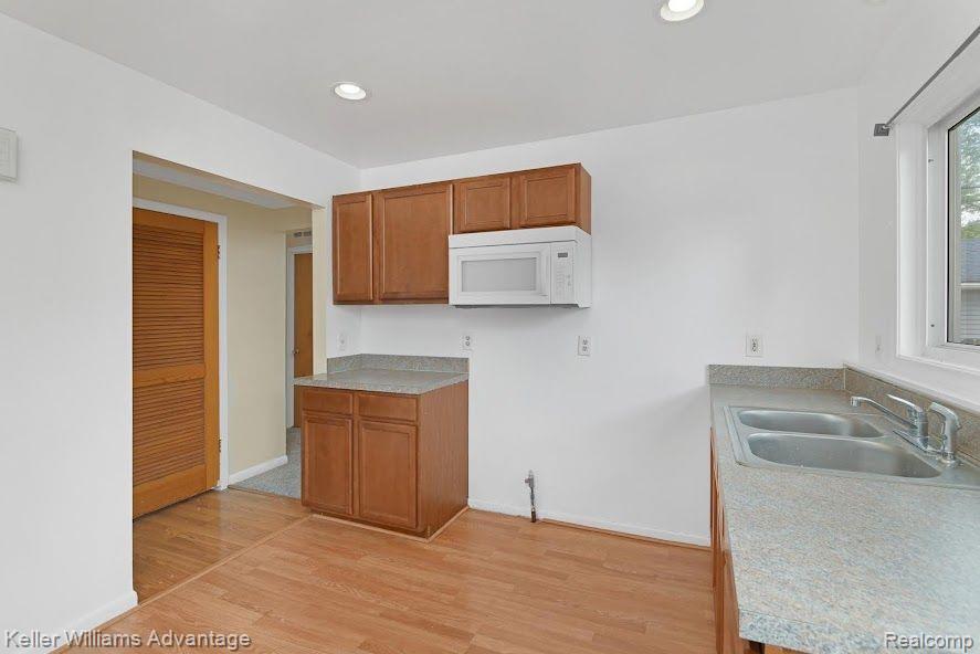5705 DETROIT Street, Dearborn Heights, MI 48125 — Photo 10