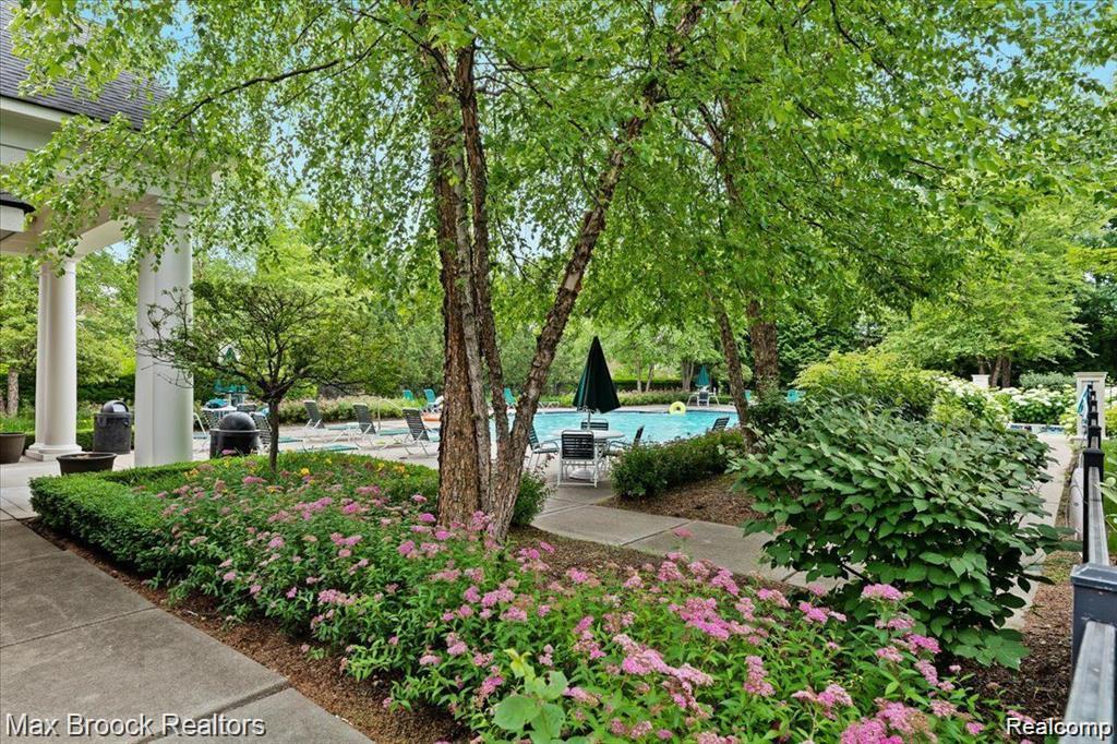 1102 Abigail Court, Walled Lake, MI 48390 — Photo 5