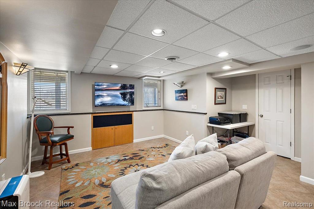 892 TARTAN Trail, Bloomfield Hills, MI 48304 — Photo 34