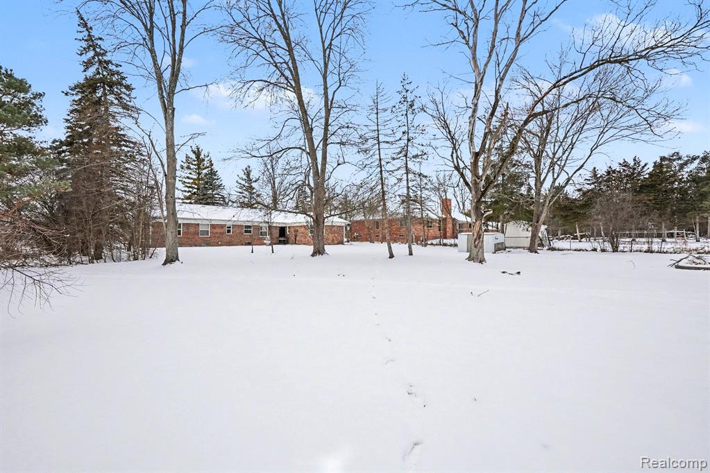 835 E Square Lake Road, Troy, MI 48085 — Photo 29
