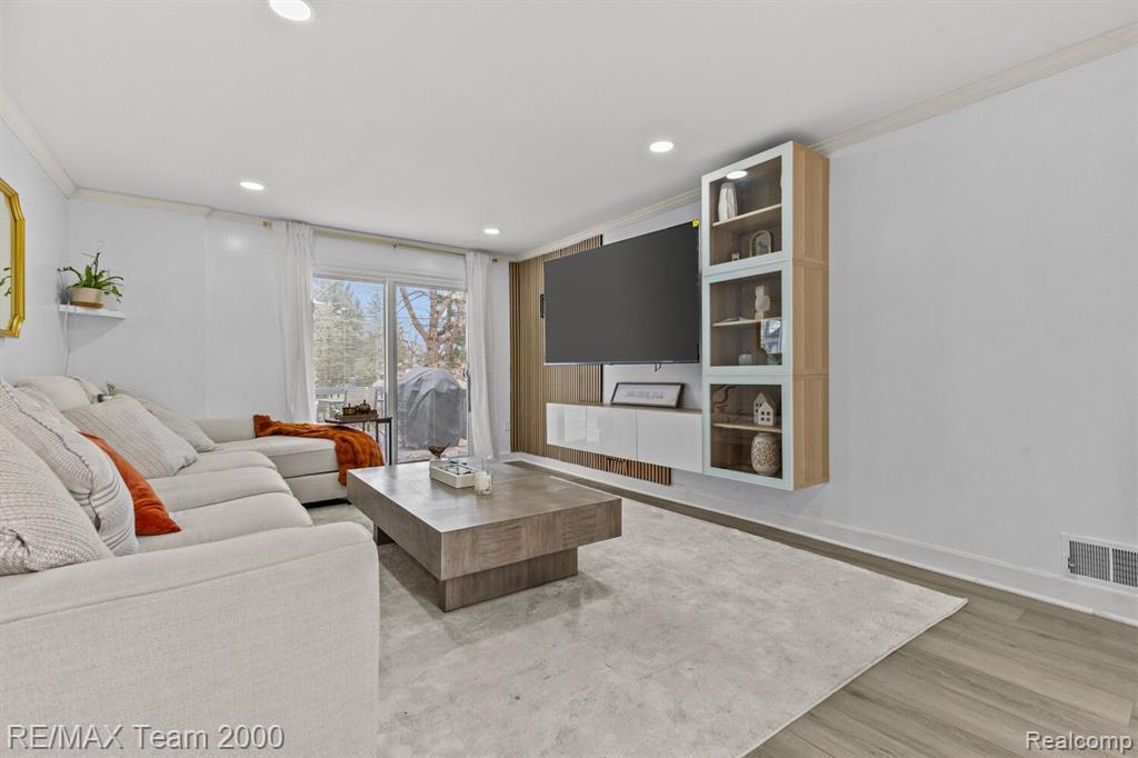 6200 Nightingale Street, Dearborn Heights, MI 48127 — Photo 4