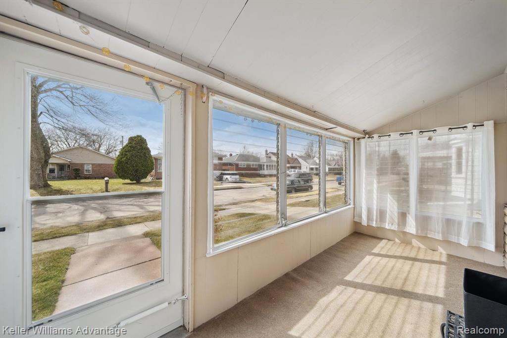 836 CLINTON Street, Wyandotte, MI 48192 — Photo 4