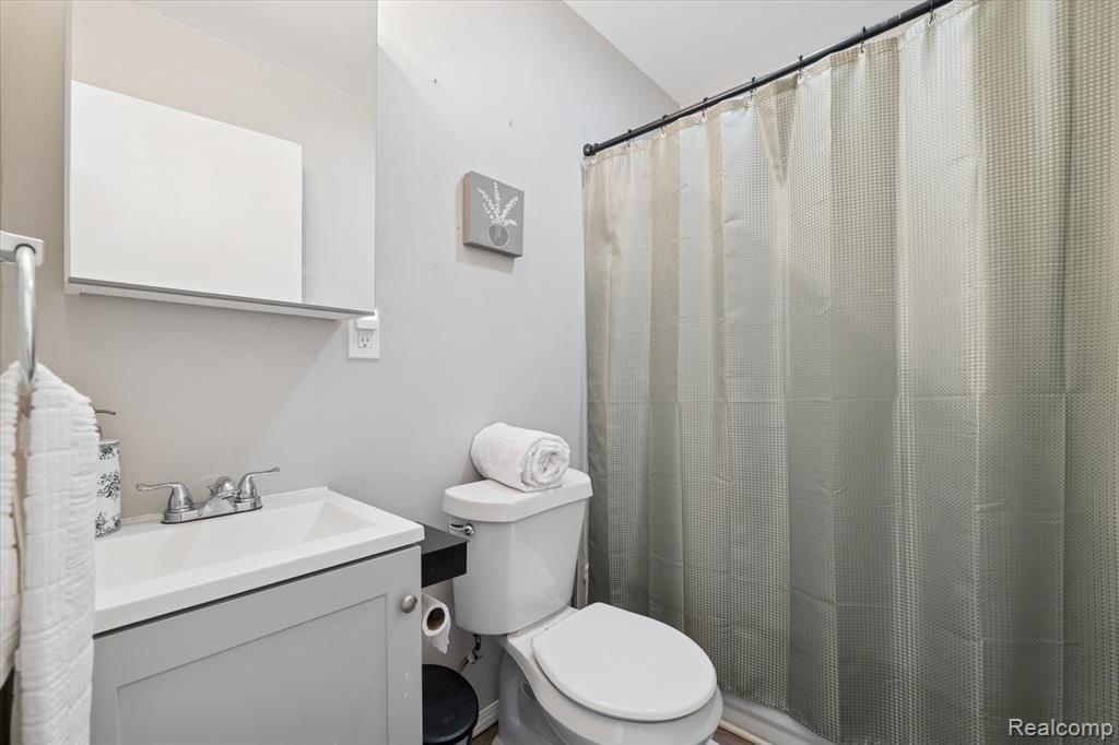 1004 E Otis Avenue, Hazel Park, MI 48030 — Photo 9