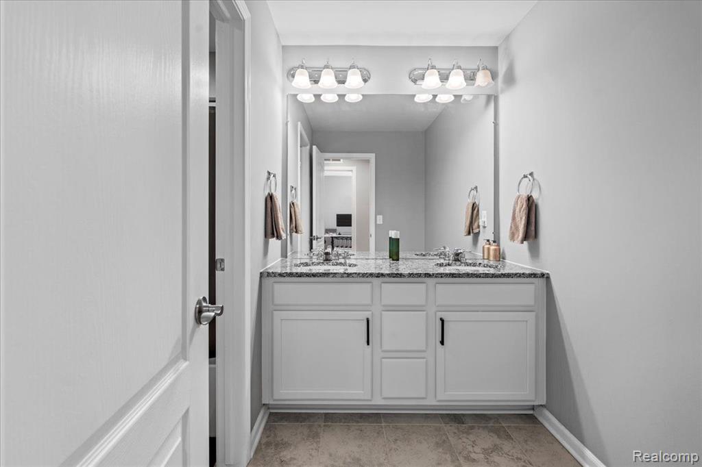 43646 CHANCELLOR Lane, Novi, MI — Photo 18