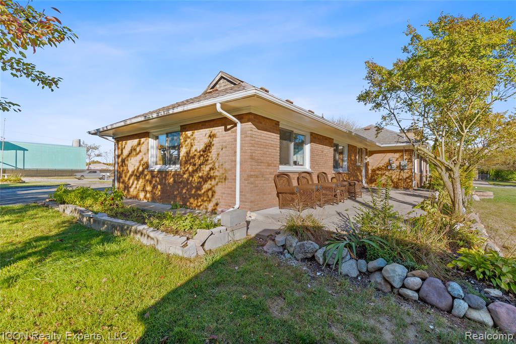 5072 15 Mile Road, Sterling Heights, MI 48310 — Photo 39