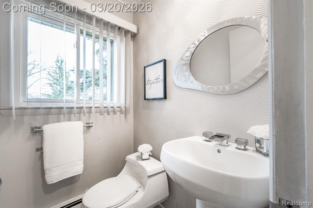 5832 Shaun Road, West Bloomfield, MI — Photo 8
