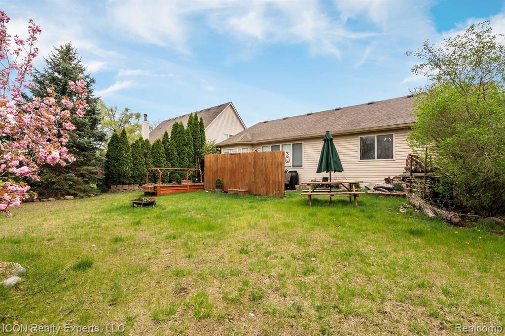 47697 BARCLAY Court, Shelby Twp, MI 48317 — Photo 35