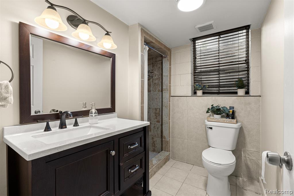 8570 Rockland Street, Dearborn Heights, MI 48127 — Photo 36