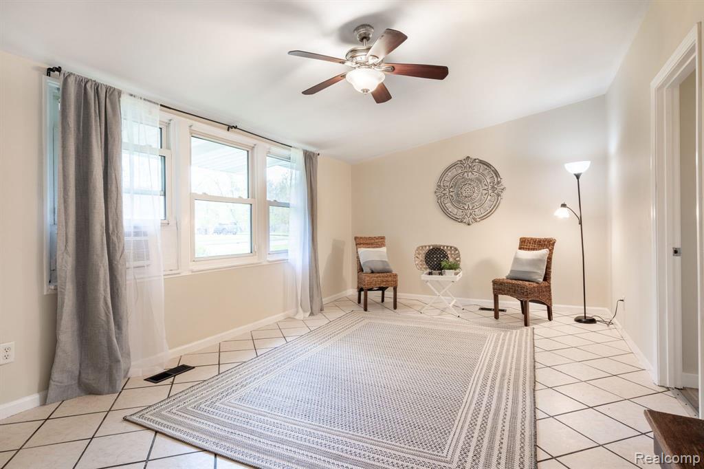 710 ROBINWOOD Street, Pontiac, MI 48340 — Photo 4