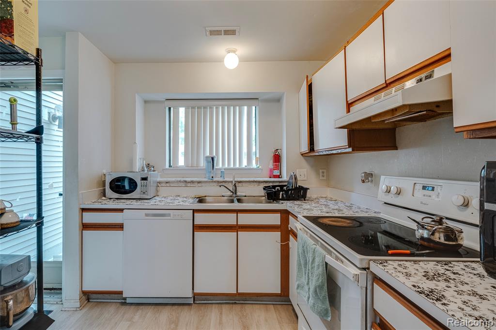 42764 Lilley Pointe Drive, 165, Canton, MI 48187 — Photo 14