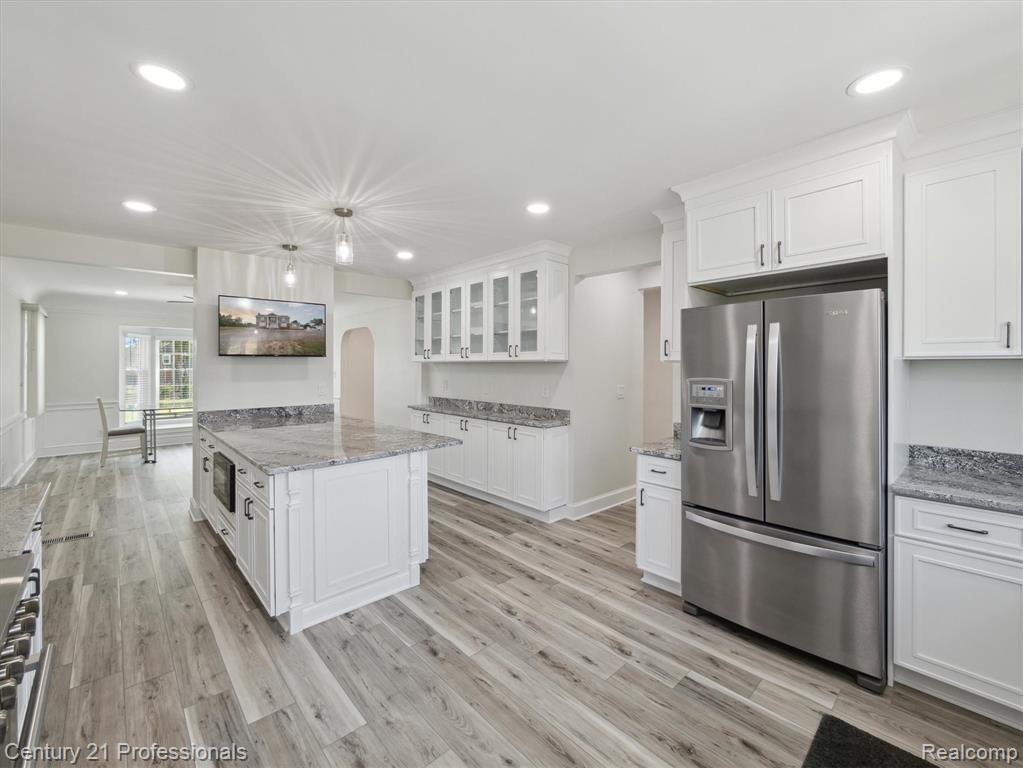 21120 Halsted Road, Farmington Hills, MI 48167 — Photo 12
