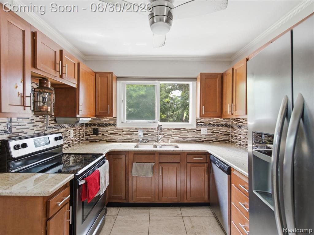 8241 Janis Street, Utica, MI 48317 — Photo 11