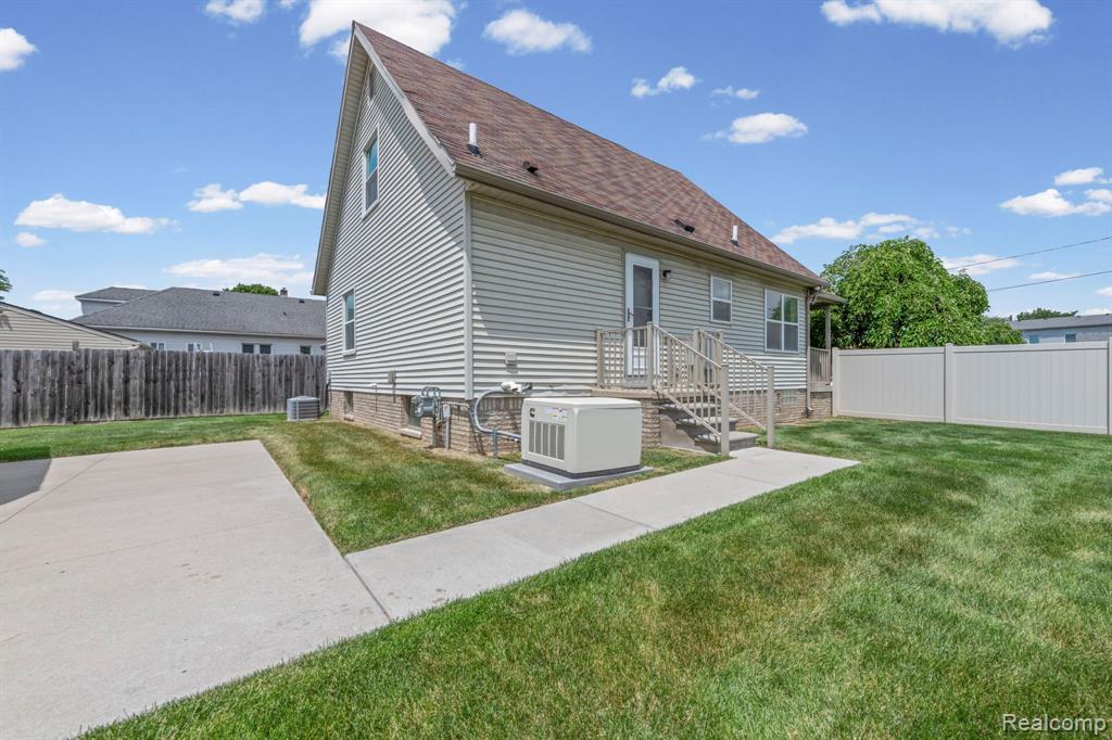 941 Pine Street, Wyandotte, MI 48192 — Photo 33