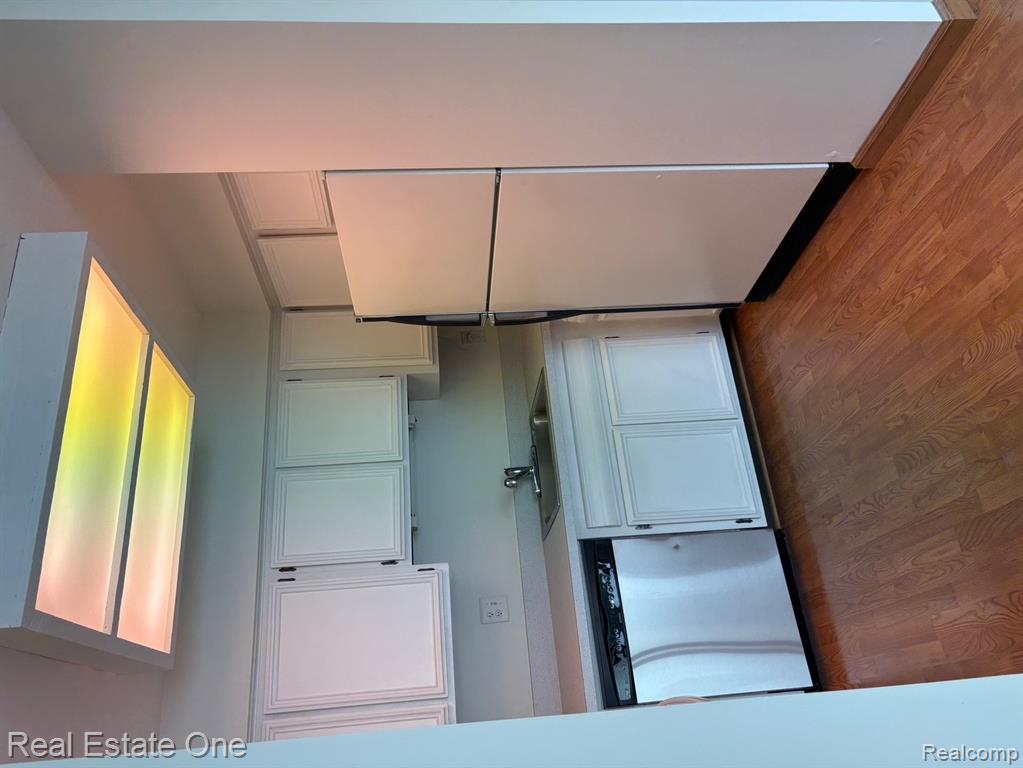 2961 Roundtree Drive, Troy, MI 48083 — Photo 12