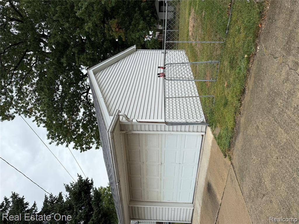 879 Highland Avenue, Lincoln Park, MI 48146 — Photo 24