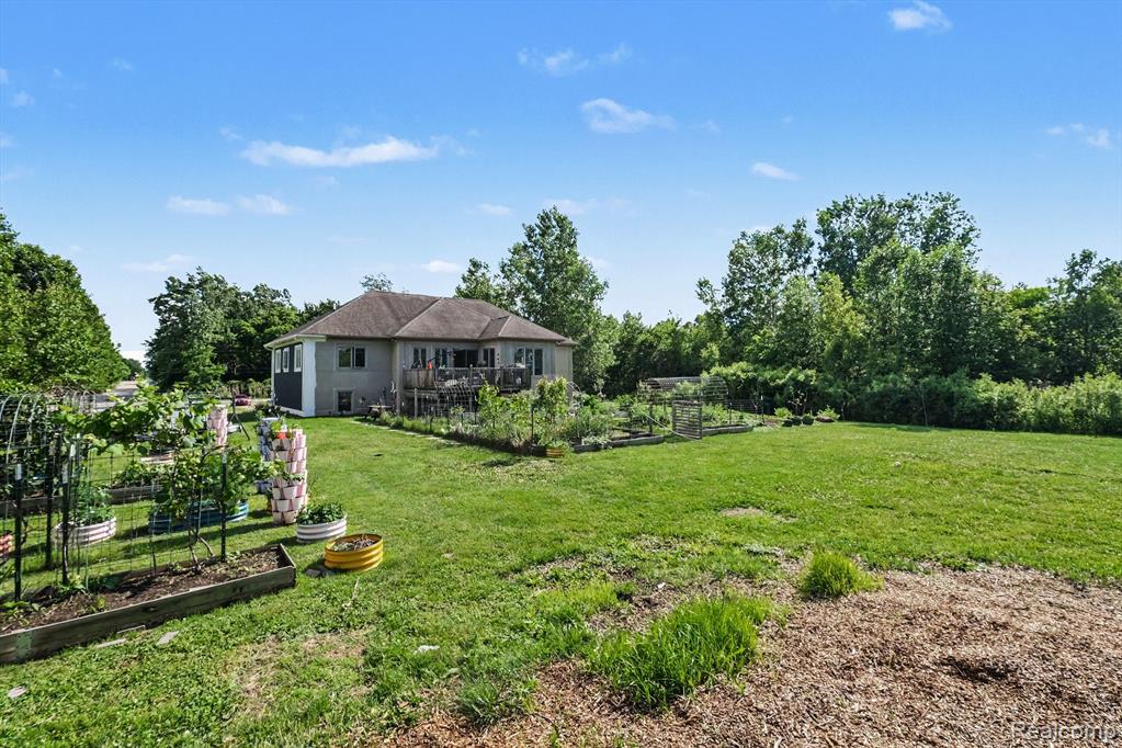 4251 E Maple Avenue, Grand Blanc, MI 48439 — Photo 32