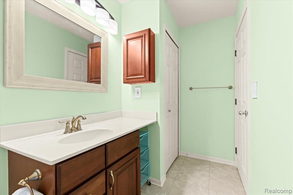 4138 HUNTERS Circle E, Canton, MI 48188 — Photo 20